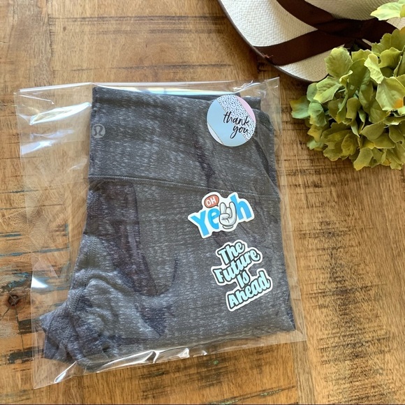 Lululemon Wunder Under Pant Textured
Ziggy Wee October Angel Wing  Gray Sz 4 - Picture 14 of 15